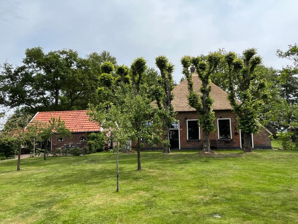 Landelijk gelegen Huisje op erf Veeningen Buitenkant foto
